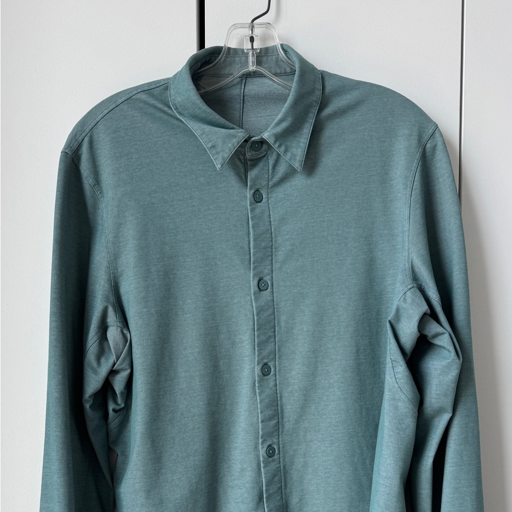 Medium Lululemon Commission Long Sleeve Button Down Tidewater Teal